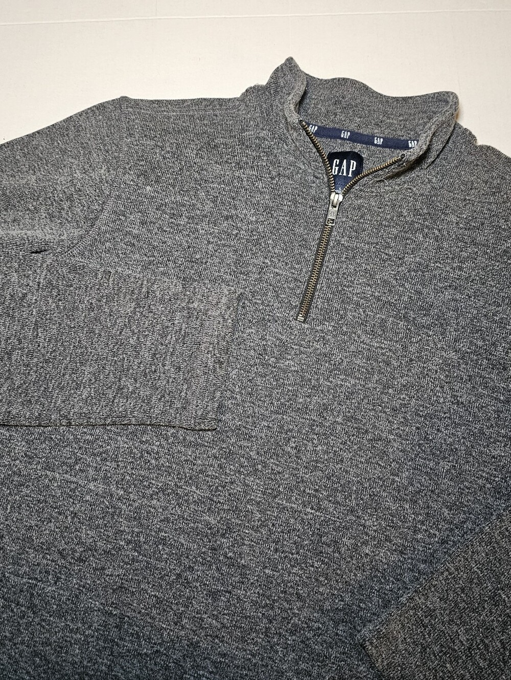 GAP Men’s Sweater Size Large Gray 1/4 Zip Mock Neck Knit Pullover Logo Zipper